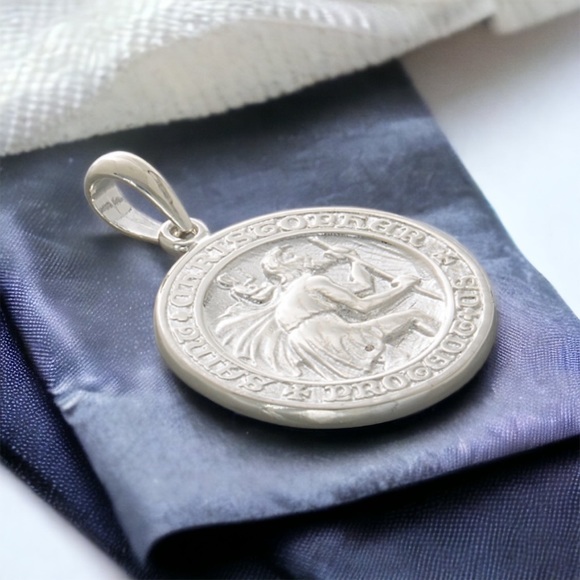 925 Sterling Silver Religious Saint Christopher Medal Necklace Charm Pendant - Picture 1 of 9
